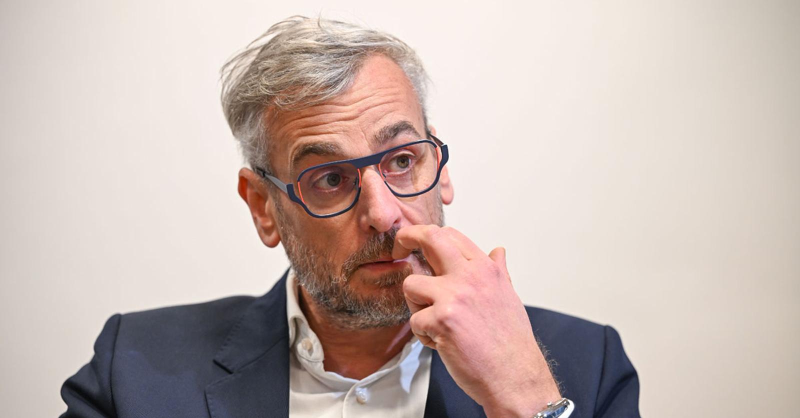 ‘De best betaalde kabinetsmedewerker van het land’: Brussels minister Dirk De Smedt haalt consultant