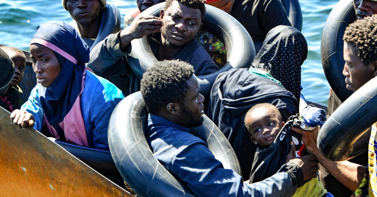 Entro il 2023 arriveranno in Italia più di 100.000 barconi migranti