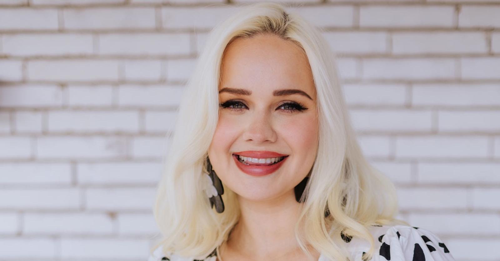 anastasya-chernook-thuis-werd-beauty-gelinkt-aan-leeghoofden