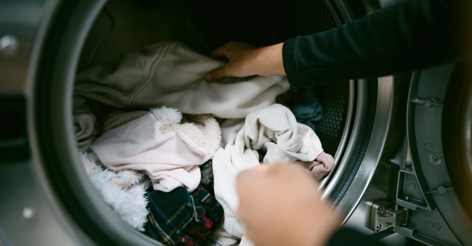 Mag je natte was een nacht in de wasmachine laten zitten? Libelle