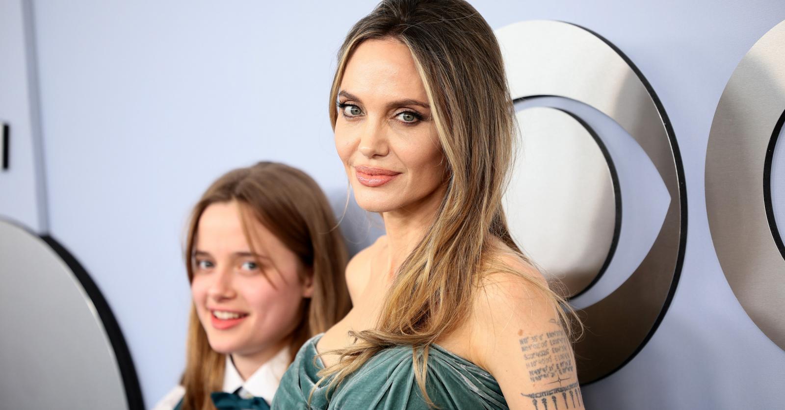 Tony Awards: Angelina Jolie En Dochter Vivienne In Matching Outfits