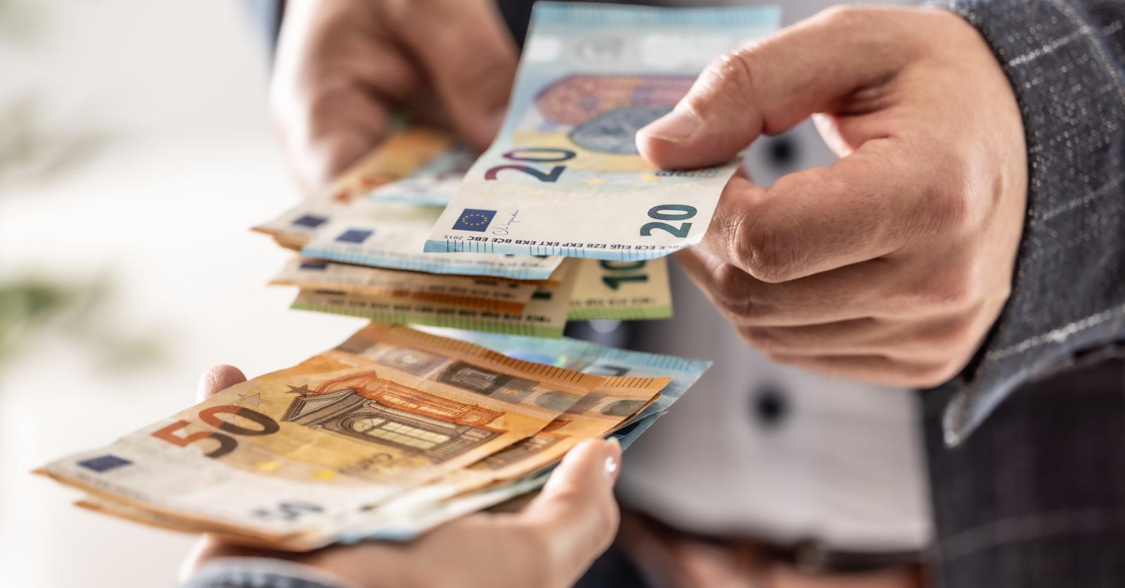 Arizona's Wage Increase: Why It's Not Happening Yet - News Directory 3