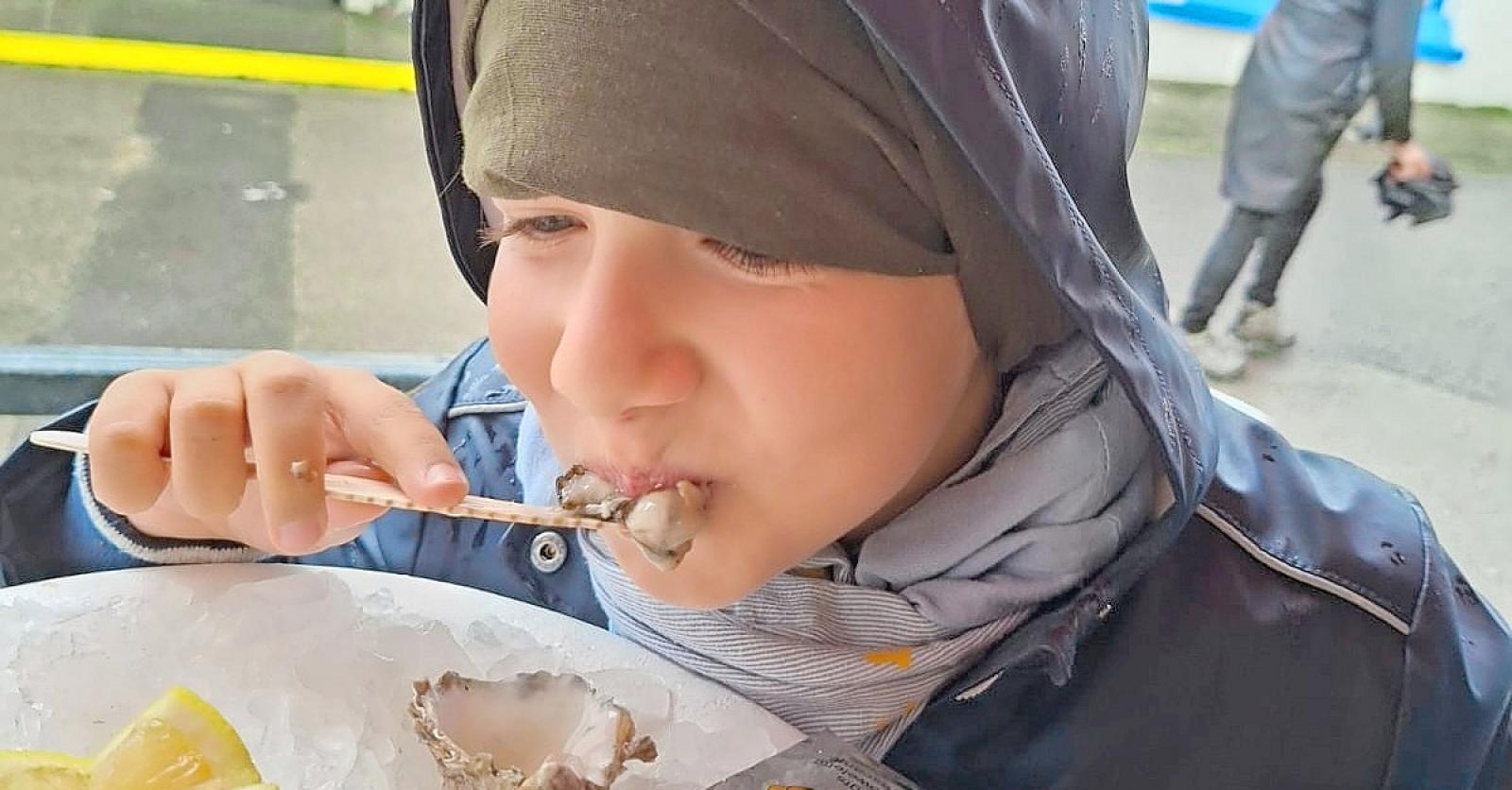 Stormweer temt Oesterfeest in Nieuwpoort niet: “Ondanks de rukwinden zat de sfeer er goed in”