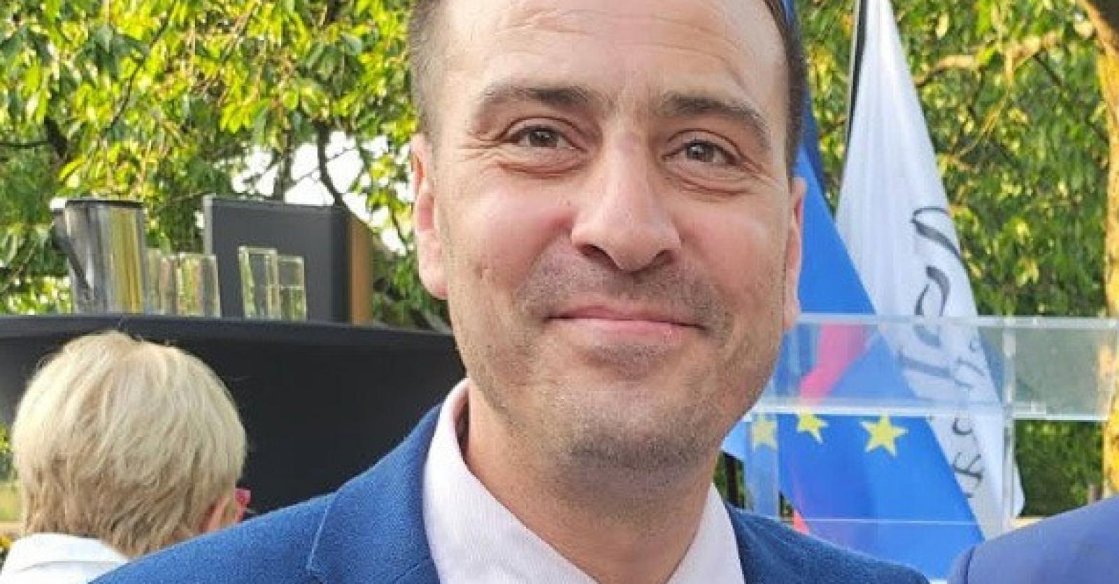 “Altijd toegewijd aan anderen”: 42-jarig gemeenteraadslid en beroepsbrandweerman overleden na kwalij