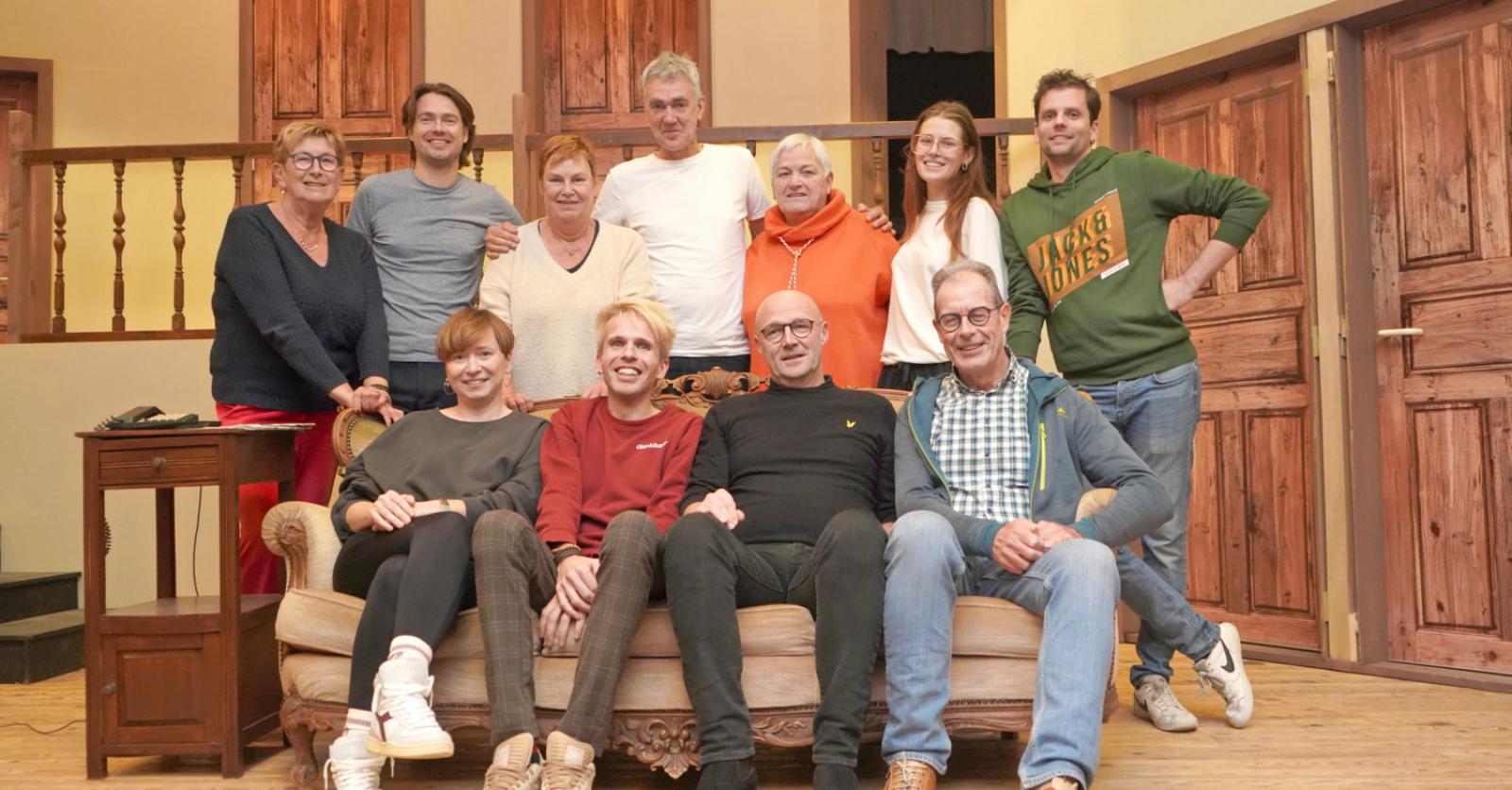 Toneelgroep De Karel van Mander Ghesellen biedt hilarische blik voor én achter de schermen van het t