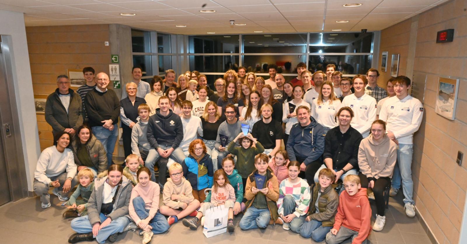 Sterke prestaties op zwemestafette vol spanning en teamspirit in Nieuwpoort