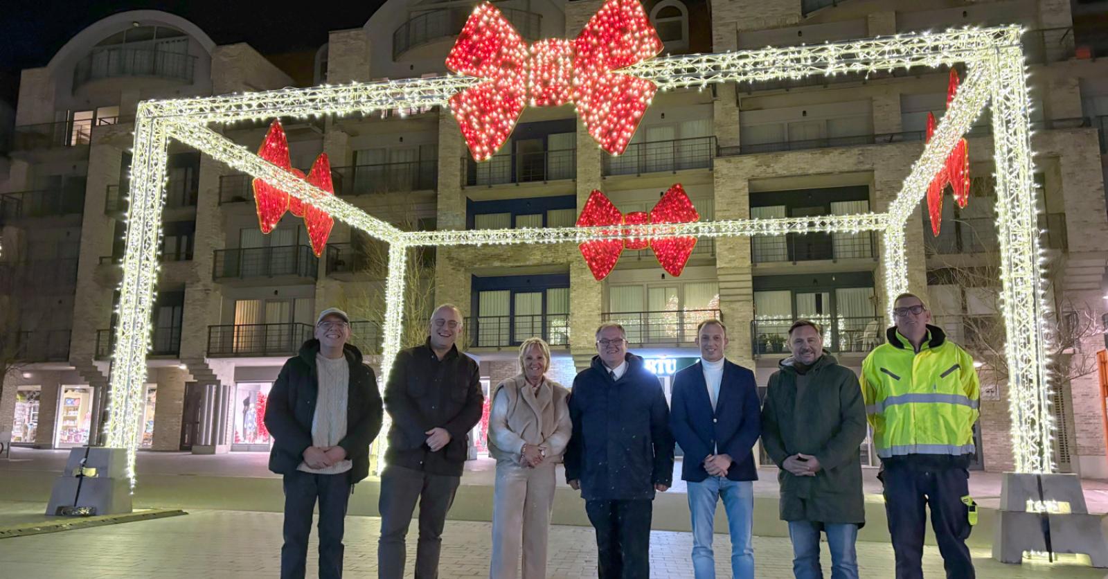 Nieuwpoort baadt opnieuw in warme kerstsfeer dankzij nieuwe verlichting en 1.100 kerstbomen