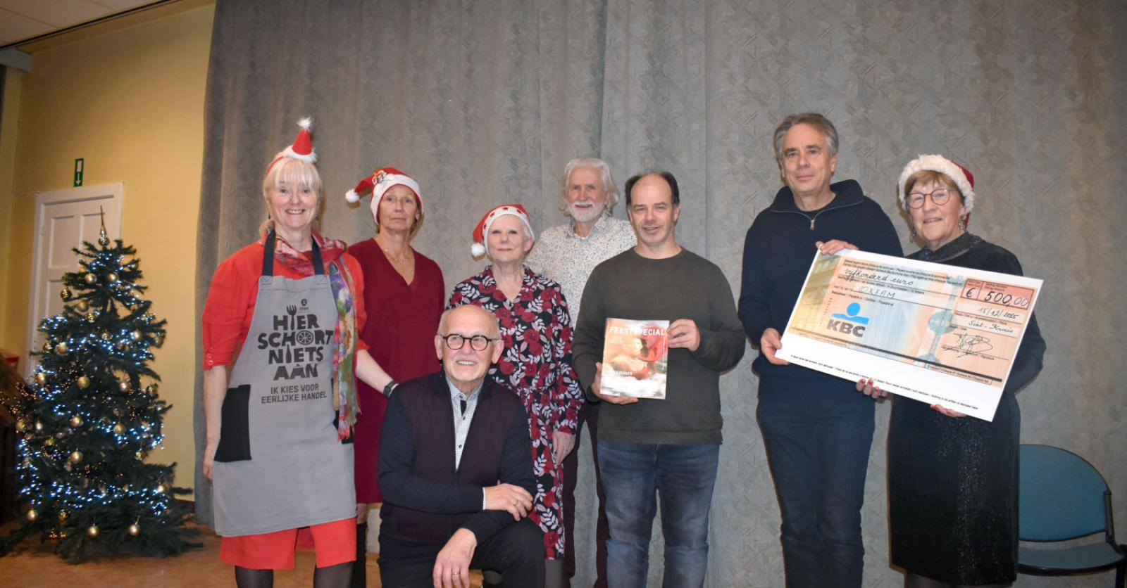 Neos Sint-Kruis schenkt cheque van 500 euro aan Oxfam Wereldwinkel