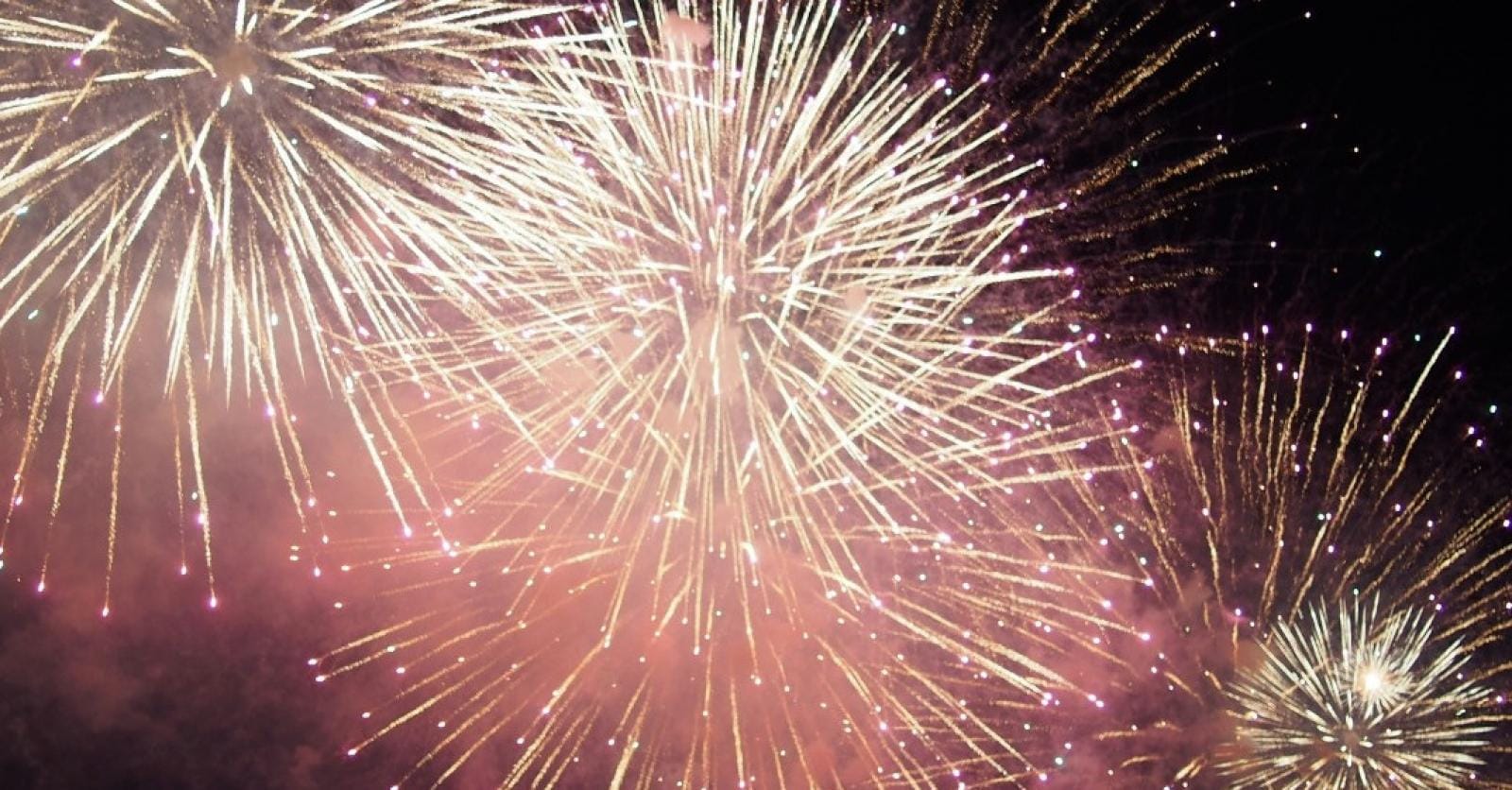 Strakke wind spelbreker: vuurwerk op strand in Nieuwpoort afgelast