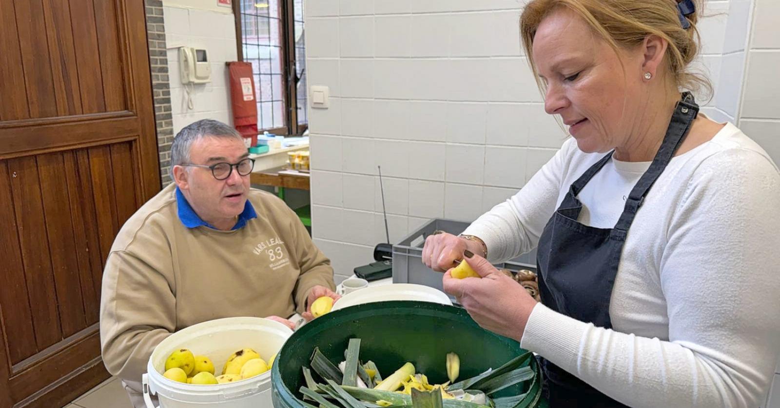 Schepen Stephanie Demeyer draait maandelijks mee als vrijwilliger: “Anderen warm maken om zich te en