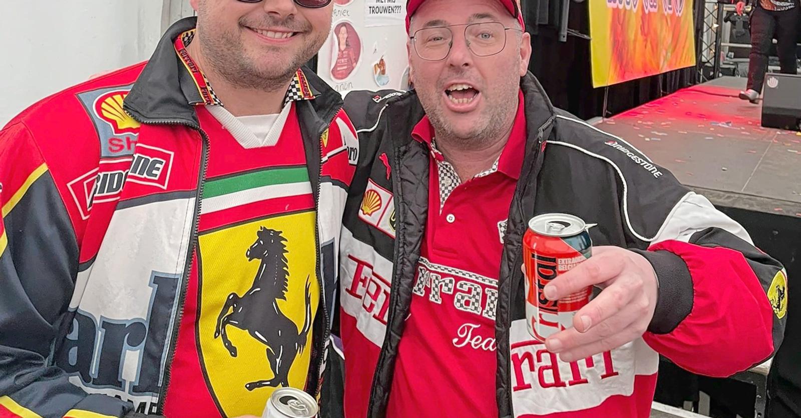 Ferrari Boys zetten tent van Kamping Kitsch Club Cross in vuur en vlam tijdens WK cyclocross in Huls