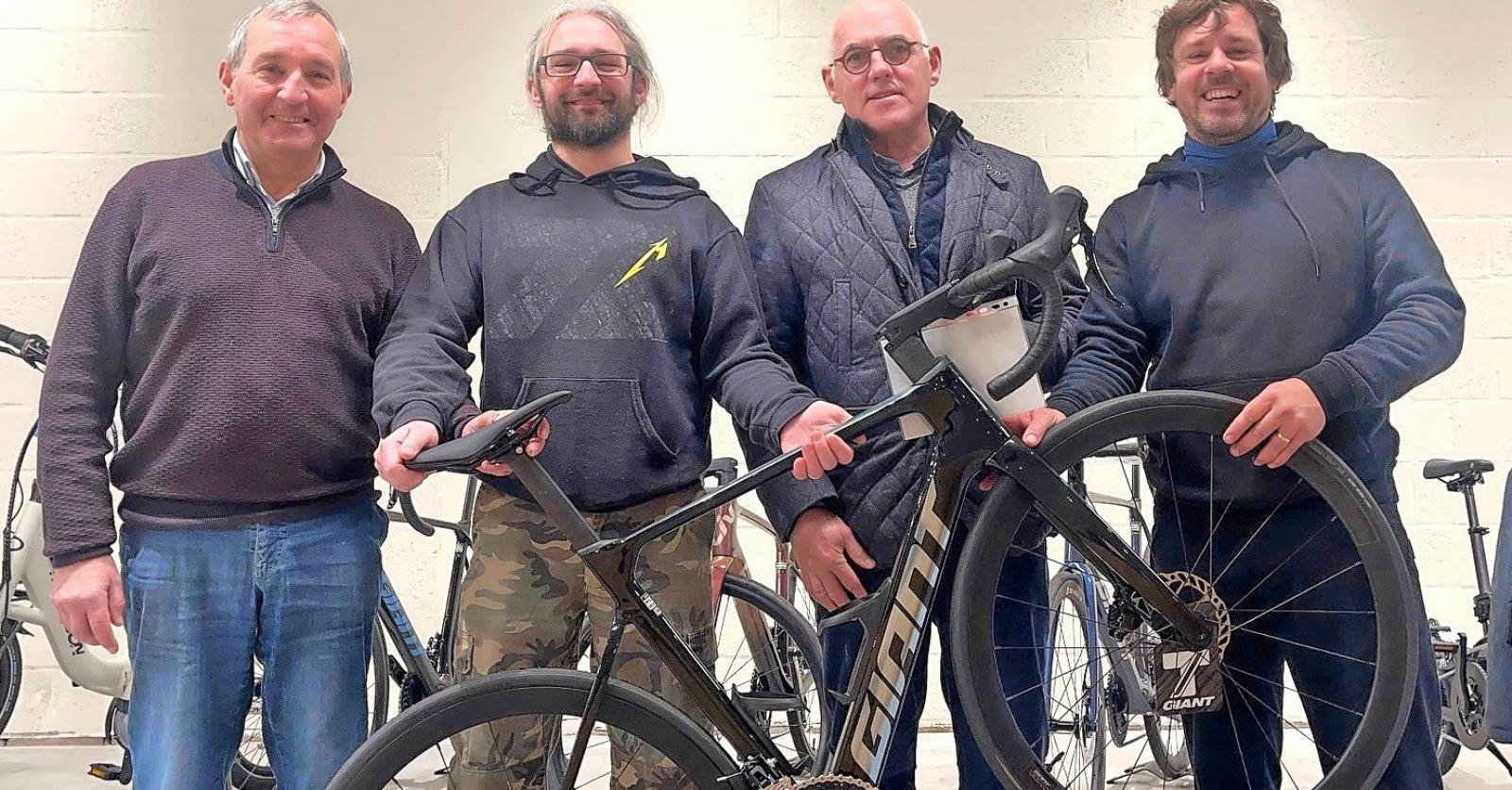 Zuienkerkse ‘Velovedetten’ klimmen in mei in het zadel voor KOTK: “Papa heeft zelf van dichtbij erva