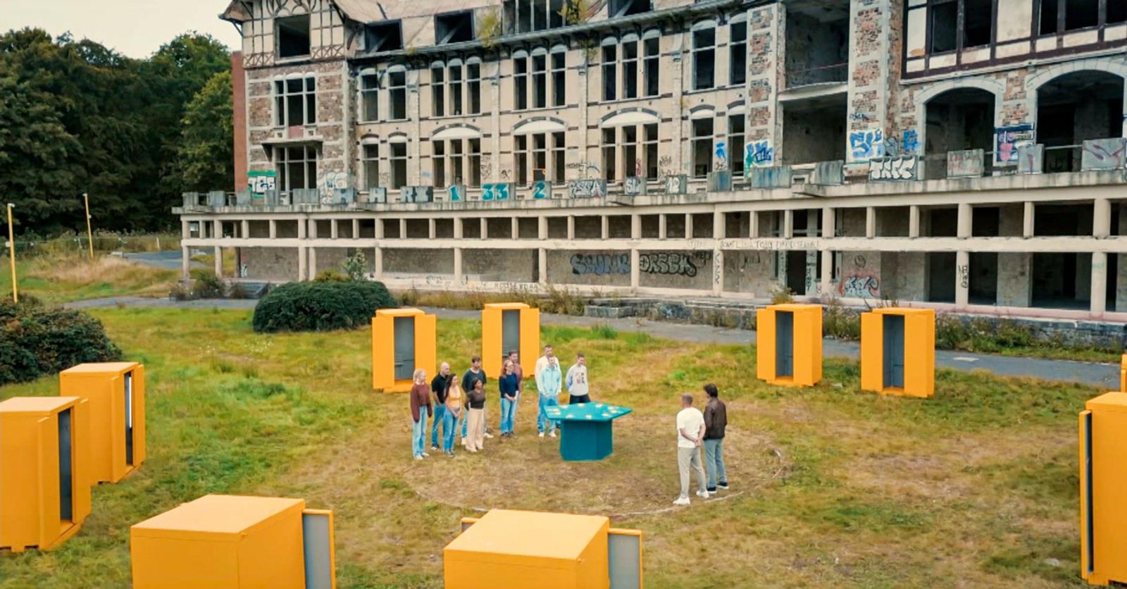 De Box: wie durft de mysterieuze rode doos te openen?