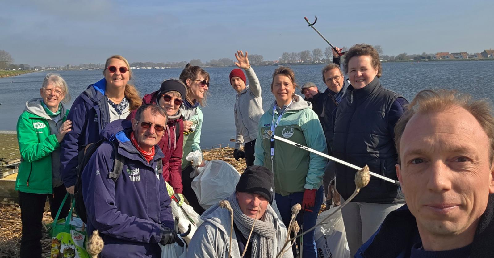 Propere Strandlopers ruimen Spaarbekken op in Nieuwpoort en vinden Milky Way-verpakking van bijna 40