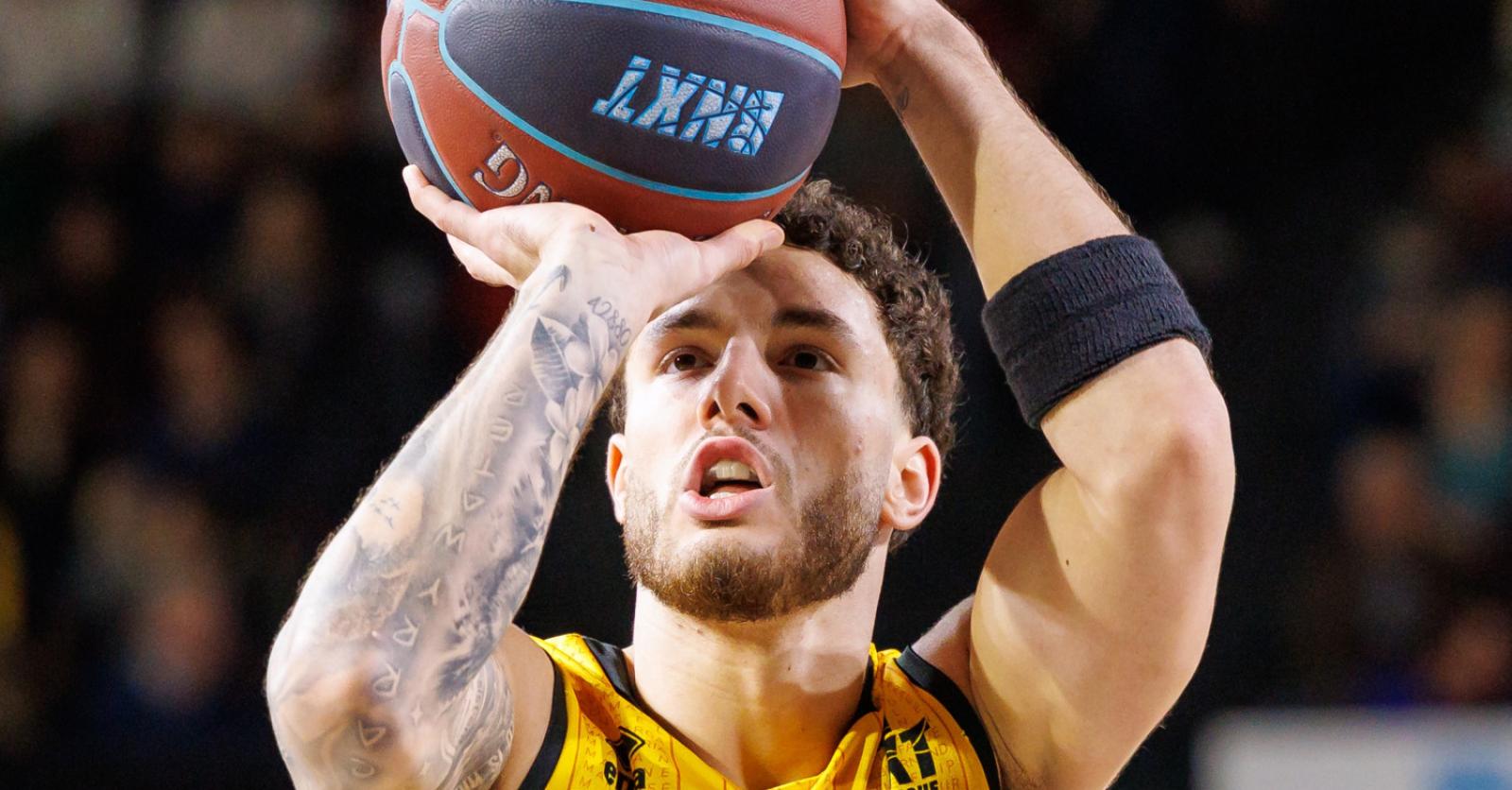 Filou Oostende kent geen genade in Den Helder en blijft in het spoor van leider Antwerp