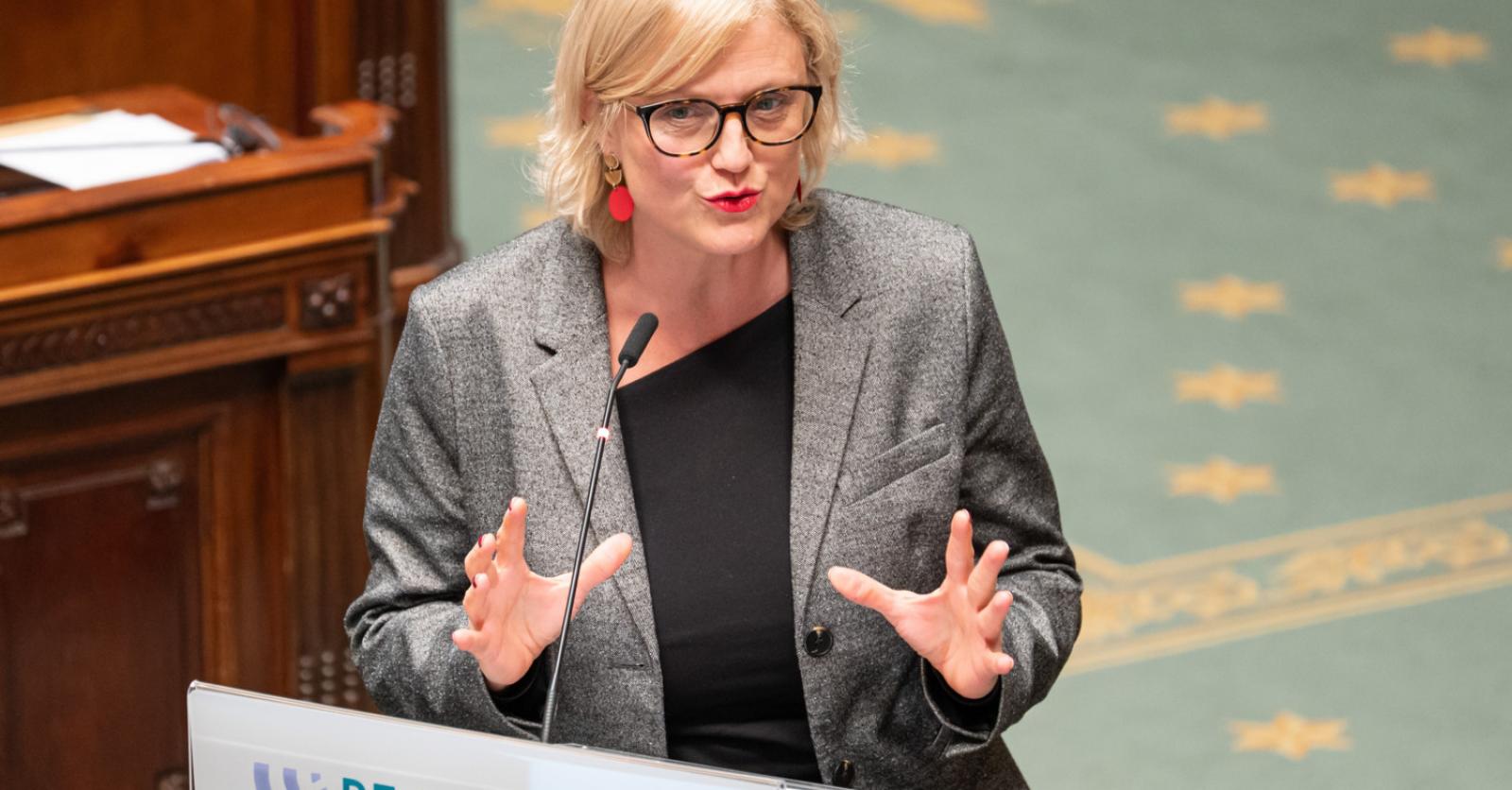 Sofie Merckx (PTB) sur le statut BIM: «Moi, je veux que le BIM à la Porsche paie une taxe plus juste sur son patrimoine, et garder des soins de santé abordables»