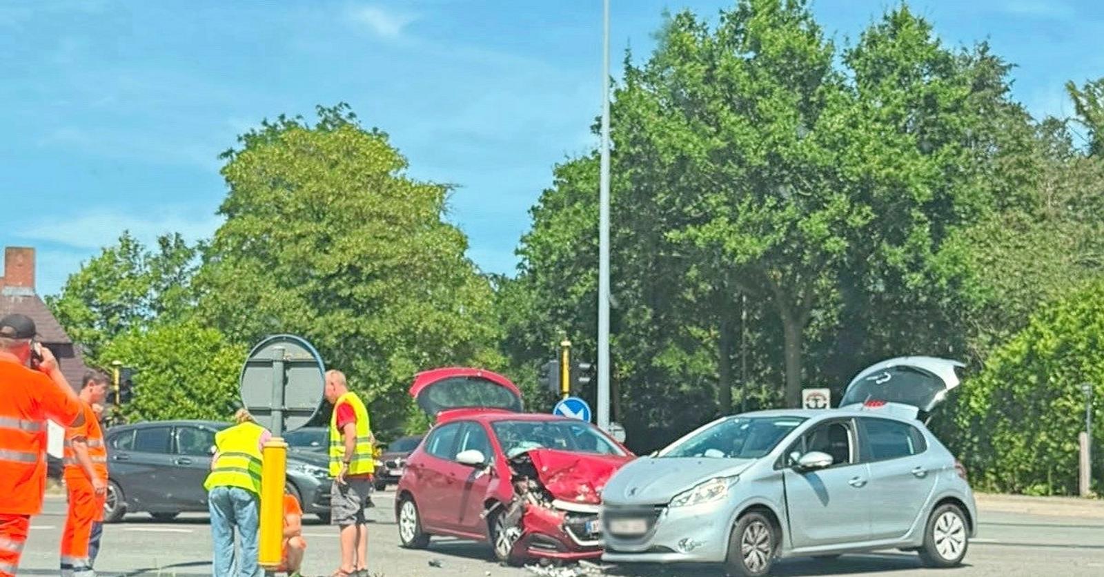 Auto’s botsen op kruispunt in Sint-Kruis (Krant van West-Vlaanderen)