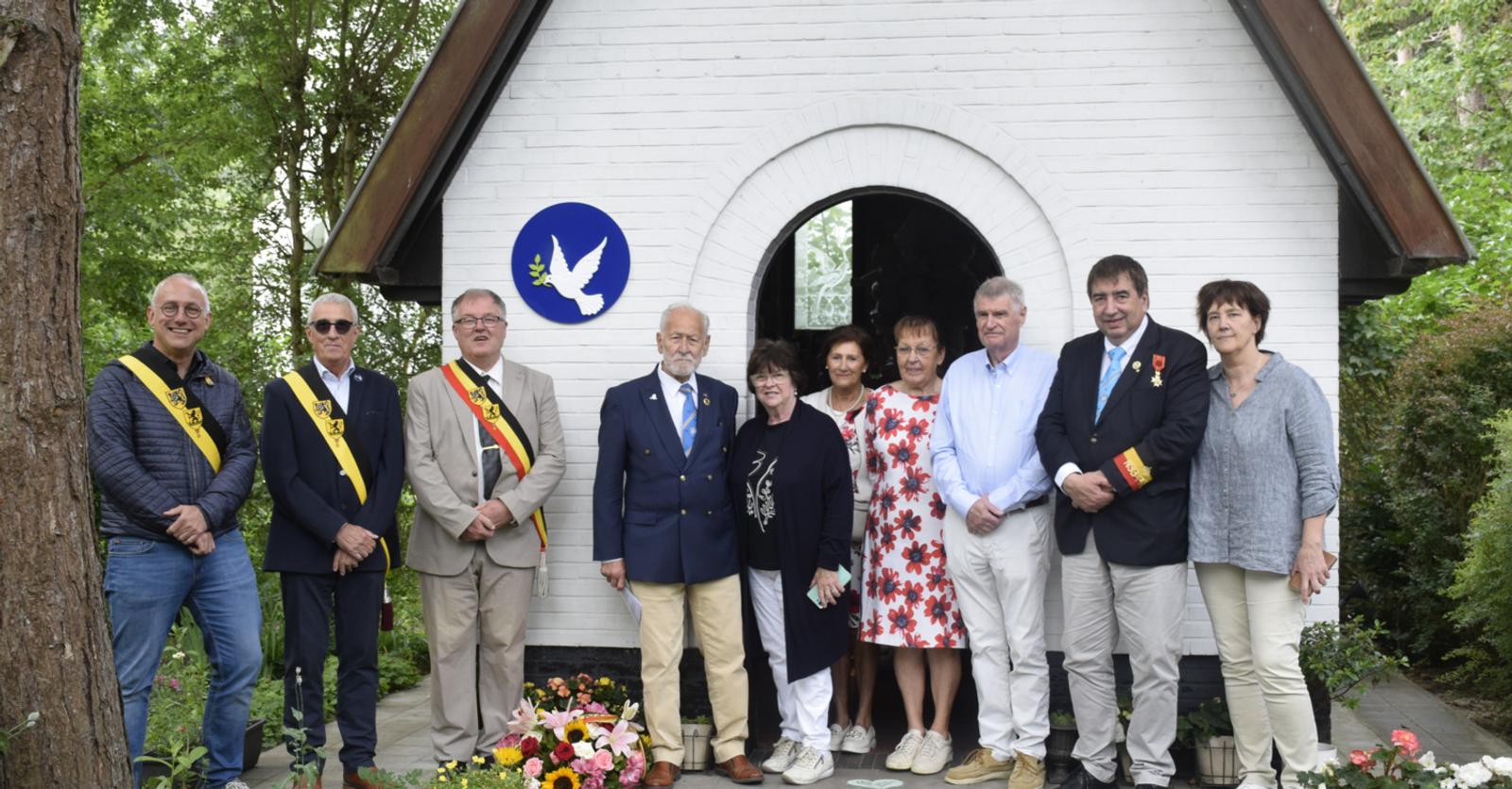 Nieuwe Vredesduif siert Duinenkapel in Nieuwpoort-Bad