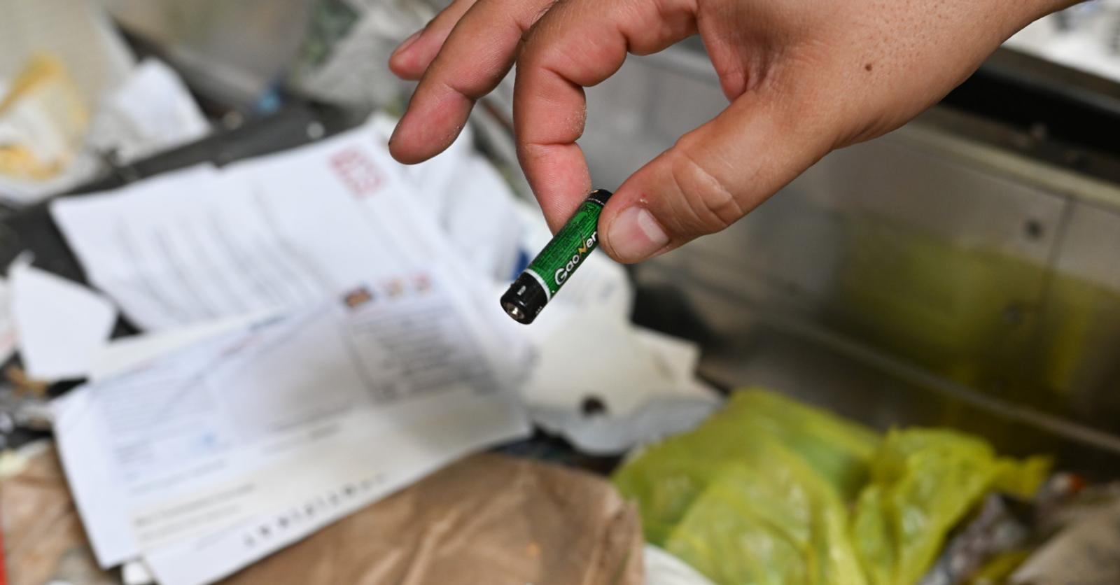Entre déchets dangereux et erreurs fréquentes, l’incessant besoin de rappeler comment (bien) remplir ses poubelles