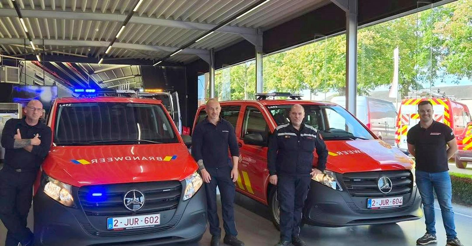Brandweerposten Veurne en Nieuwpoort krijgen nieuwe personeelsbussen