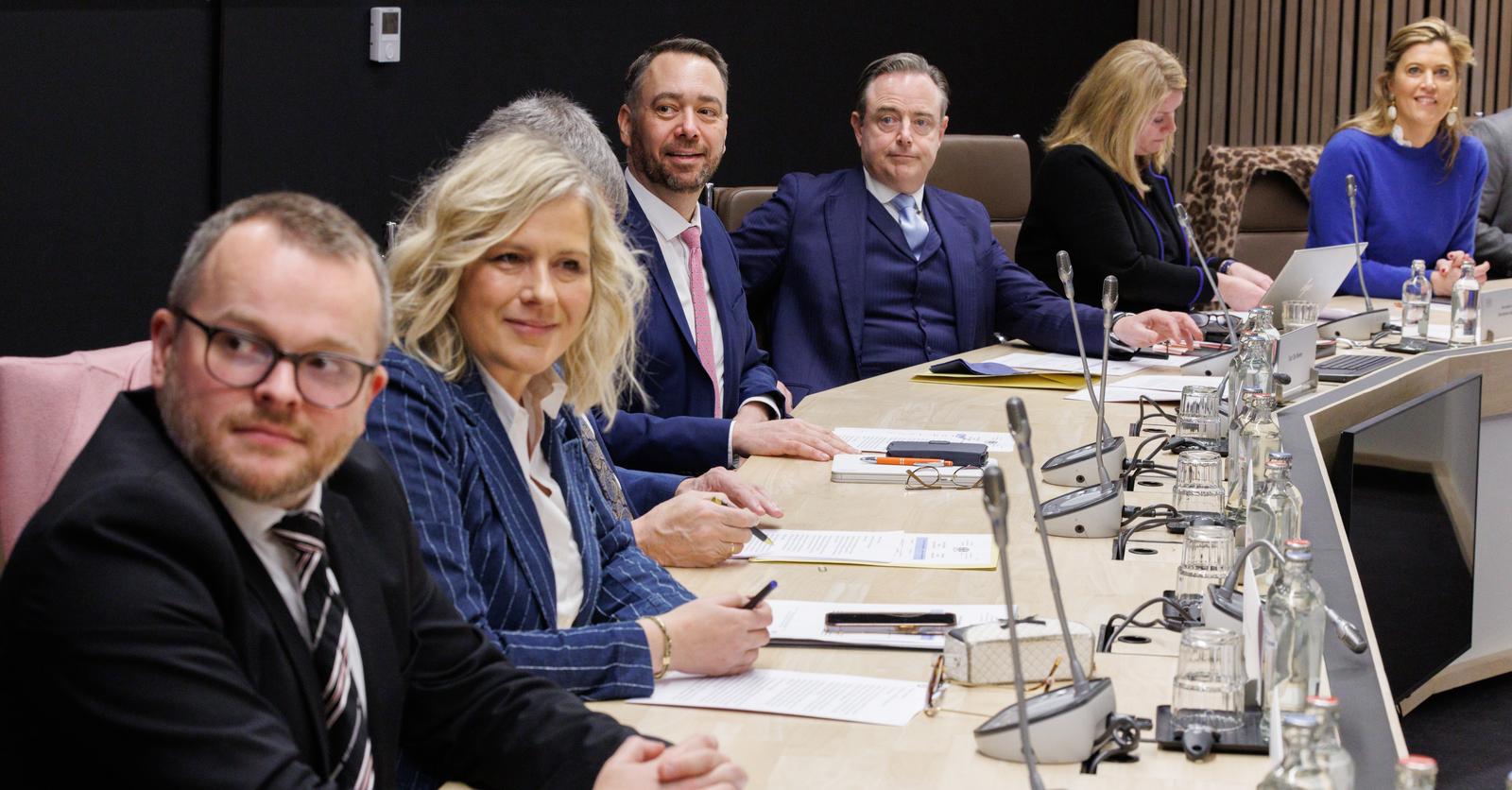 Horaires accordéon, congés supplémentaires. Le gouvernement s'accorde sur plusieurs gros dossiers avant la trêve