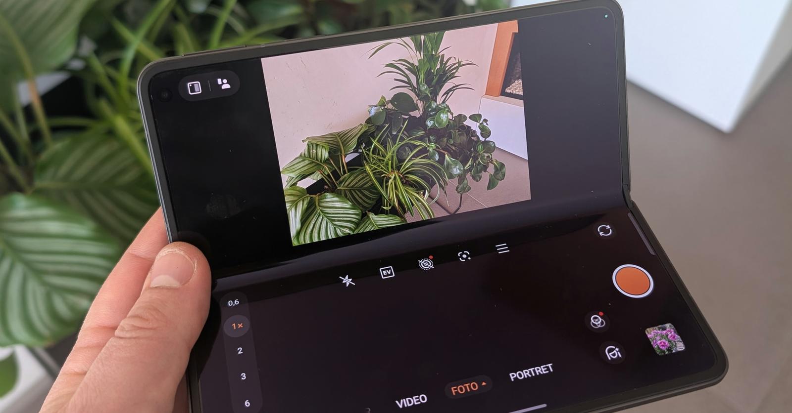 Hands-on: hoe dun is ’s werelds dunste foldable? - Trends.be