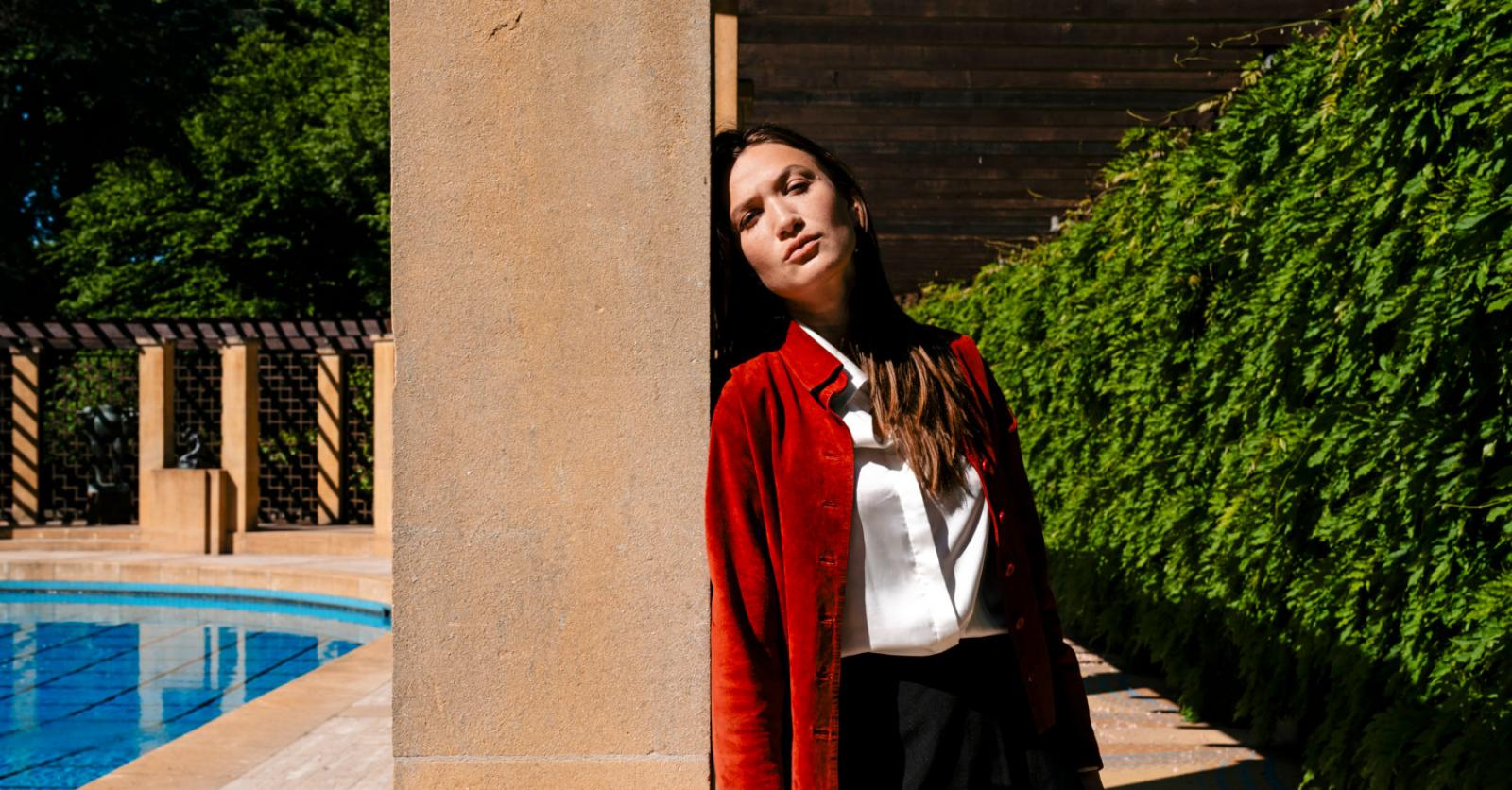 Mona Mina Leon acteert niet om mooi te zijn: ‘Iedereen heeft seks