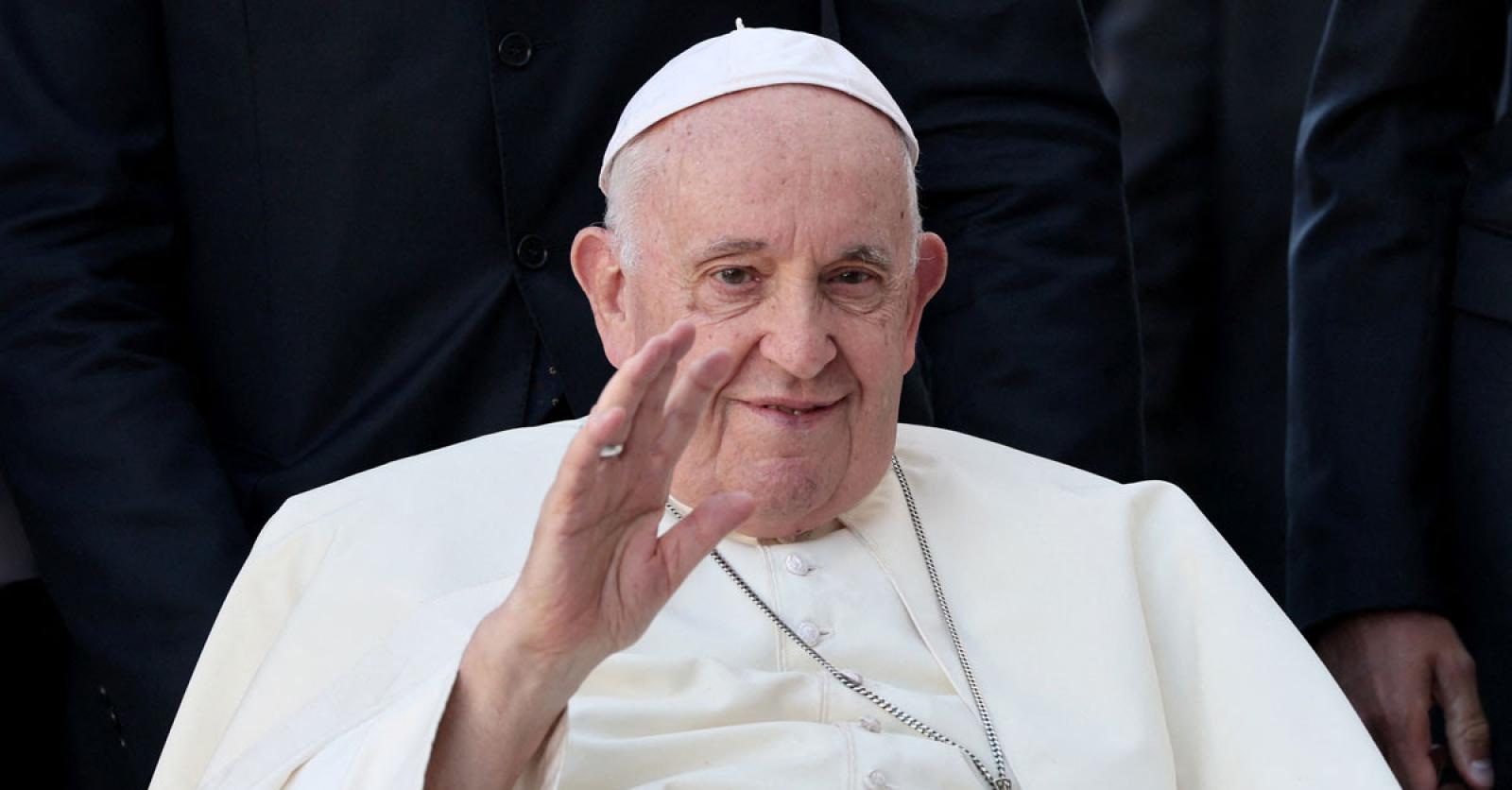 Waarom een land als België paus Franciscus maar matig boeit - Knack