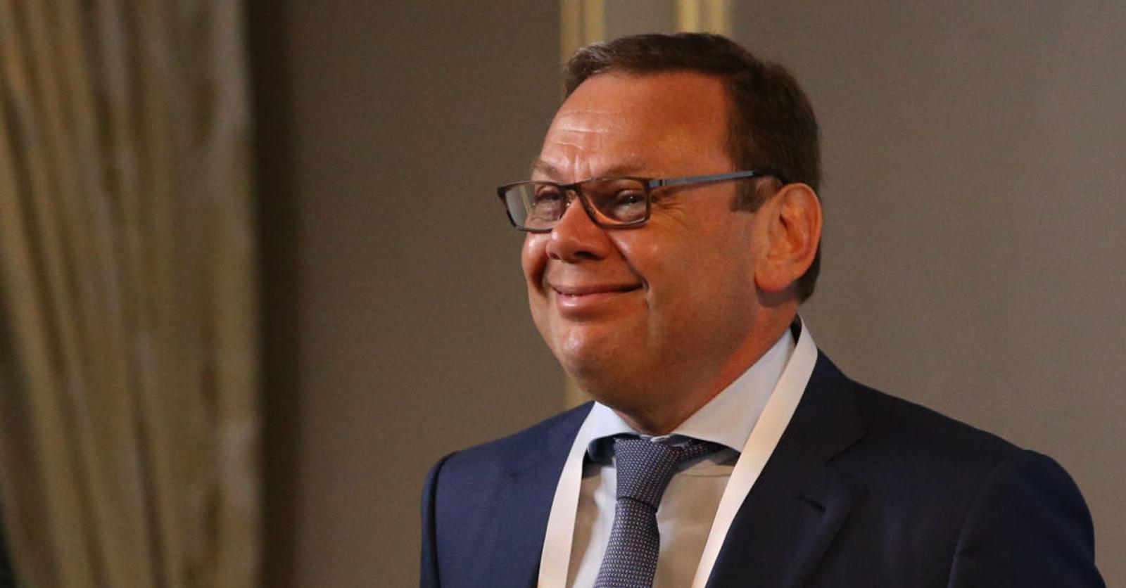 L’UE s’accorde sur la levée de sanctions contre deux oligarques russes: «Inacceptable»