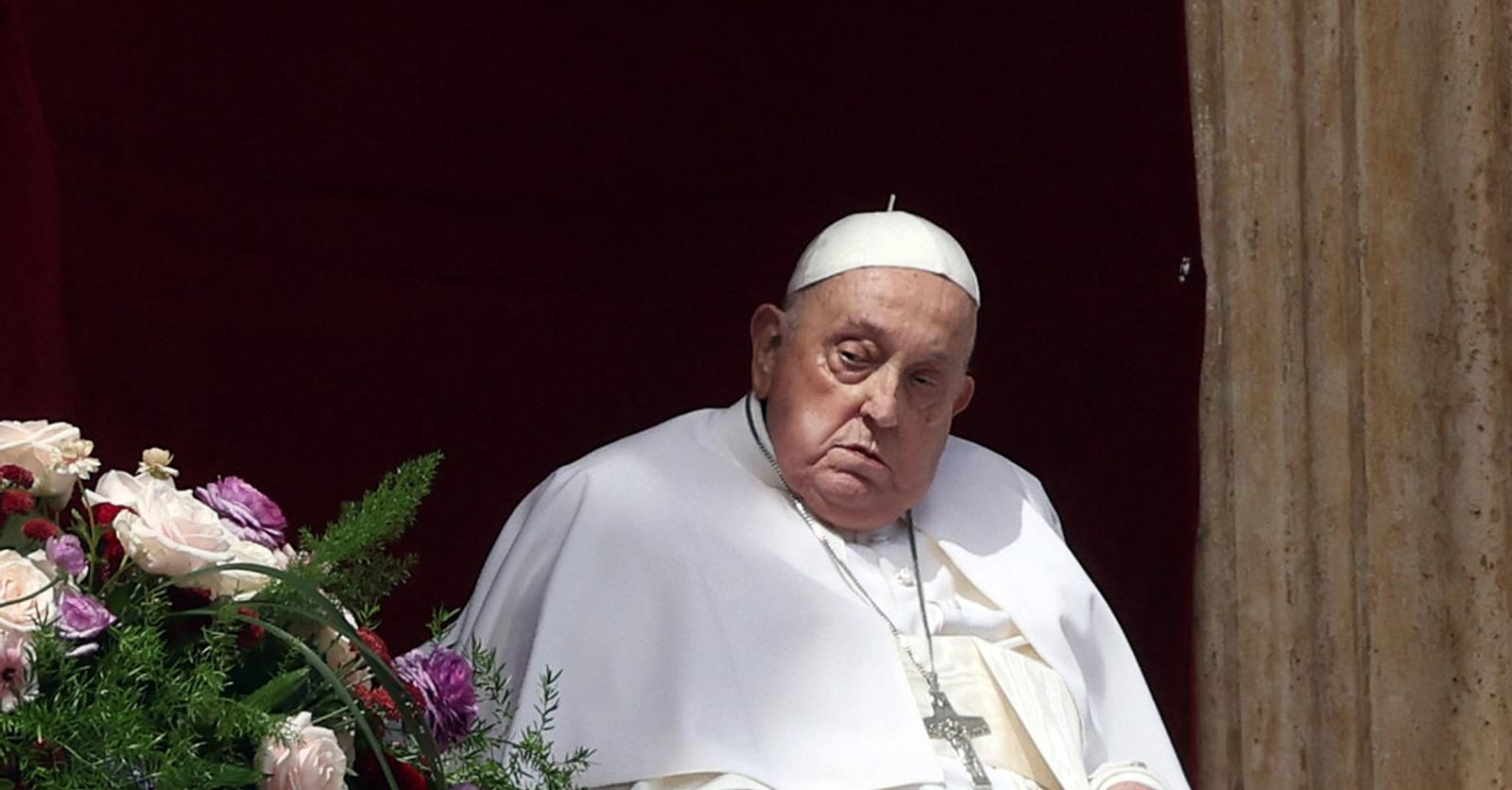 Verzwakte paus Franciscus spreekt Urbi et Orbi uit