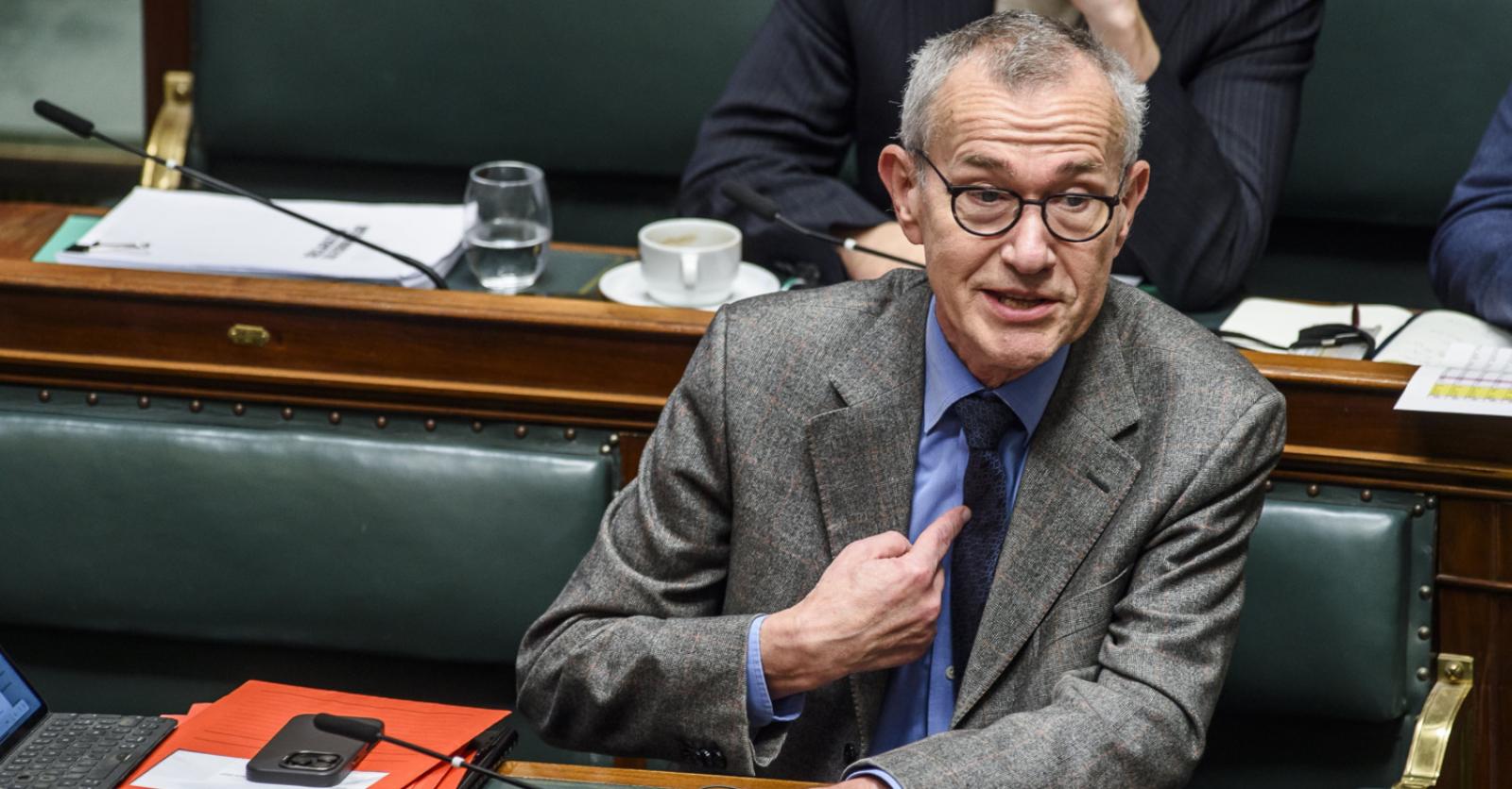 Malades de longue durée: pourquoi Frank Vandenbroucke augmente certaines indemnités (et de combien)