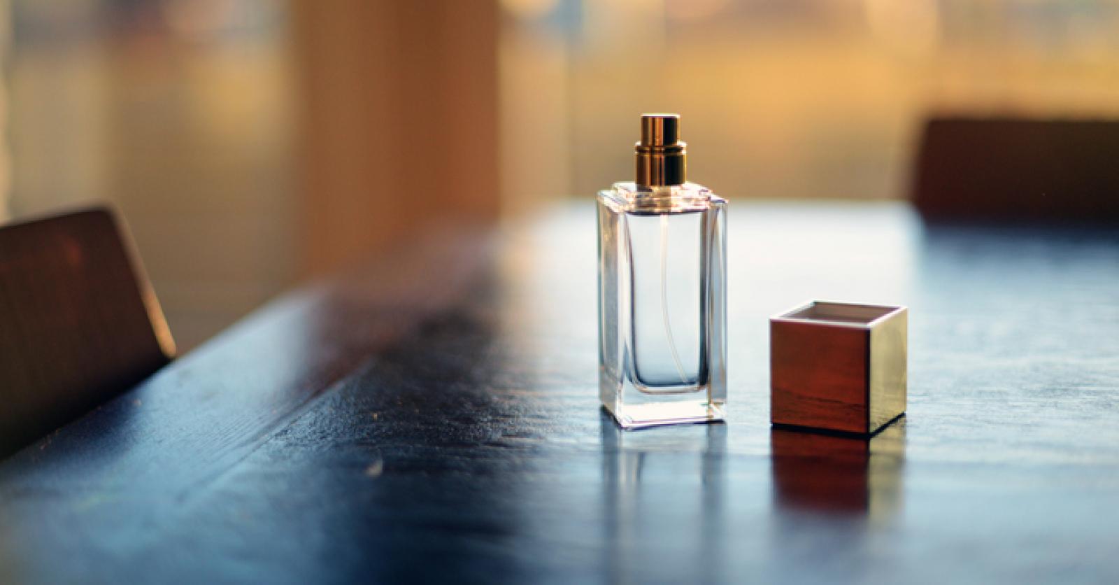 Goeie vraag blijft een goedkoper parfum minder lang hangen? Libelle