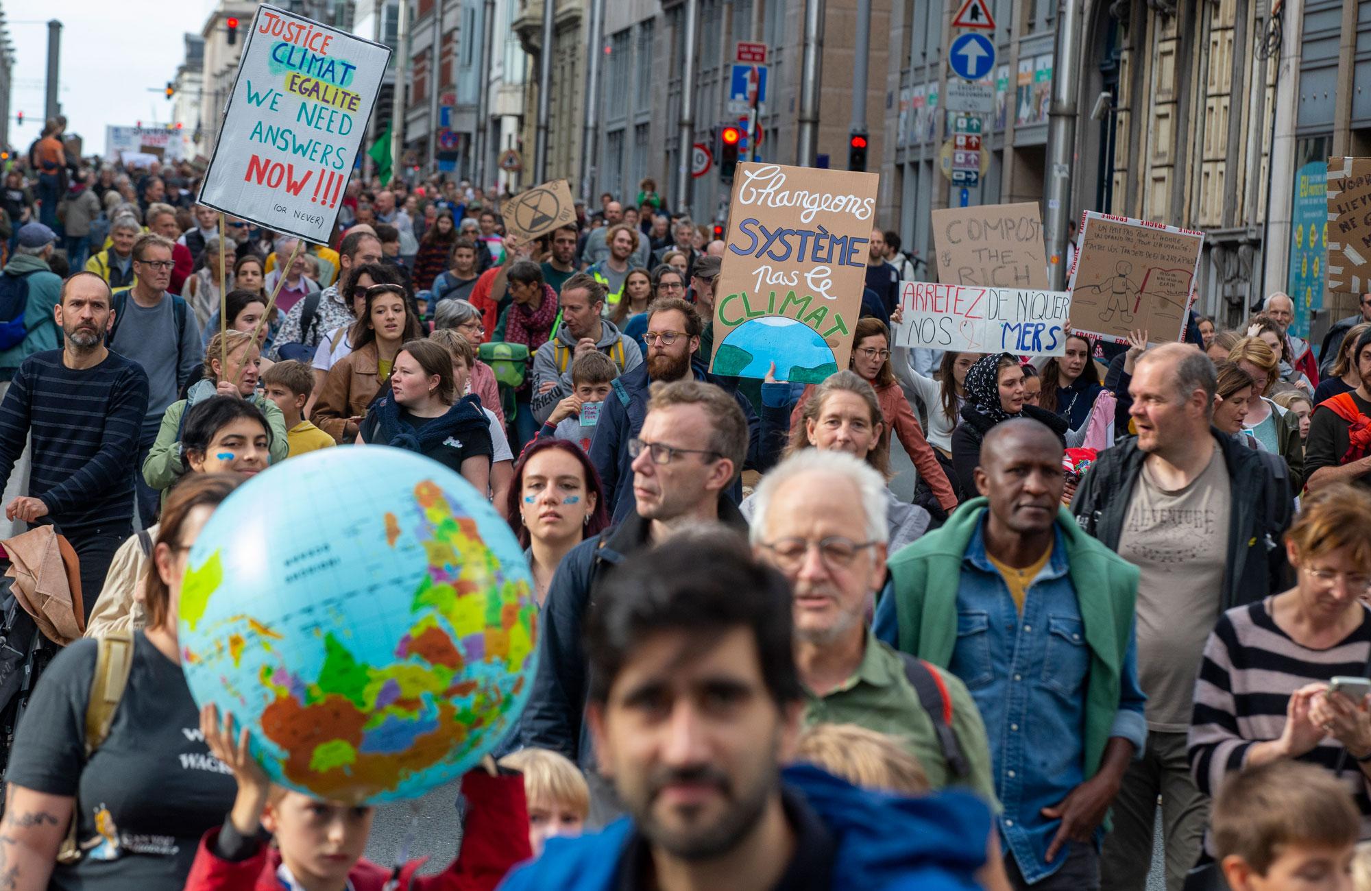 Des Milliers De Manifestants à Bruxelles Pour Un Avenir Durable (en Images)