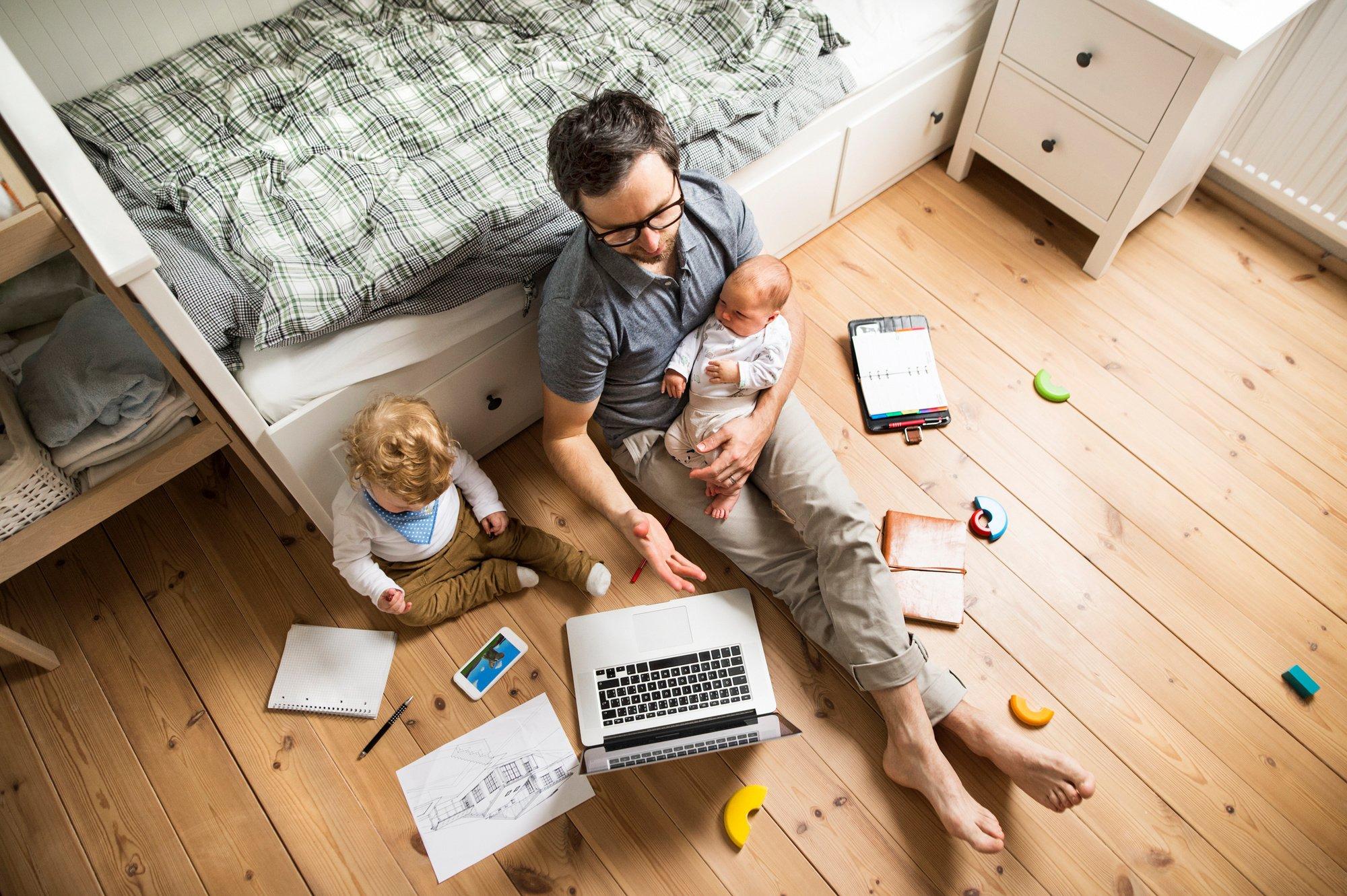 'Wat Met De Ouders Die Thuiswerken Combineren Met De Voortdurende Zorg ...