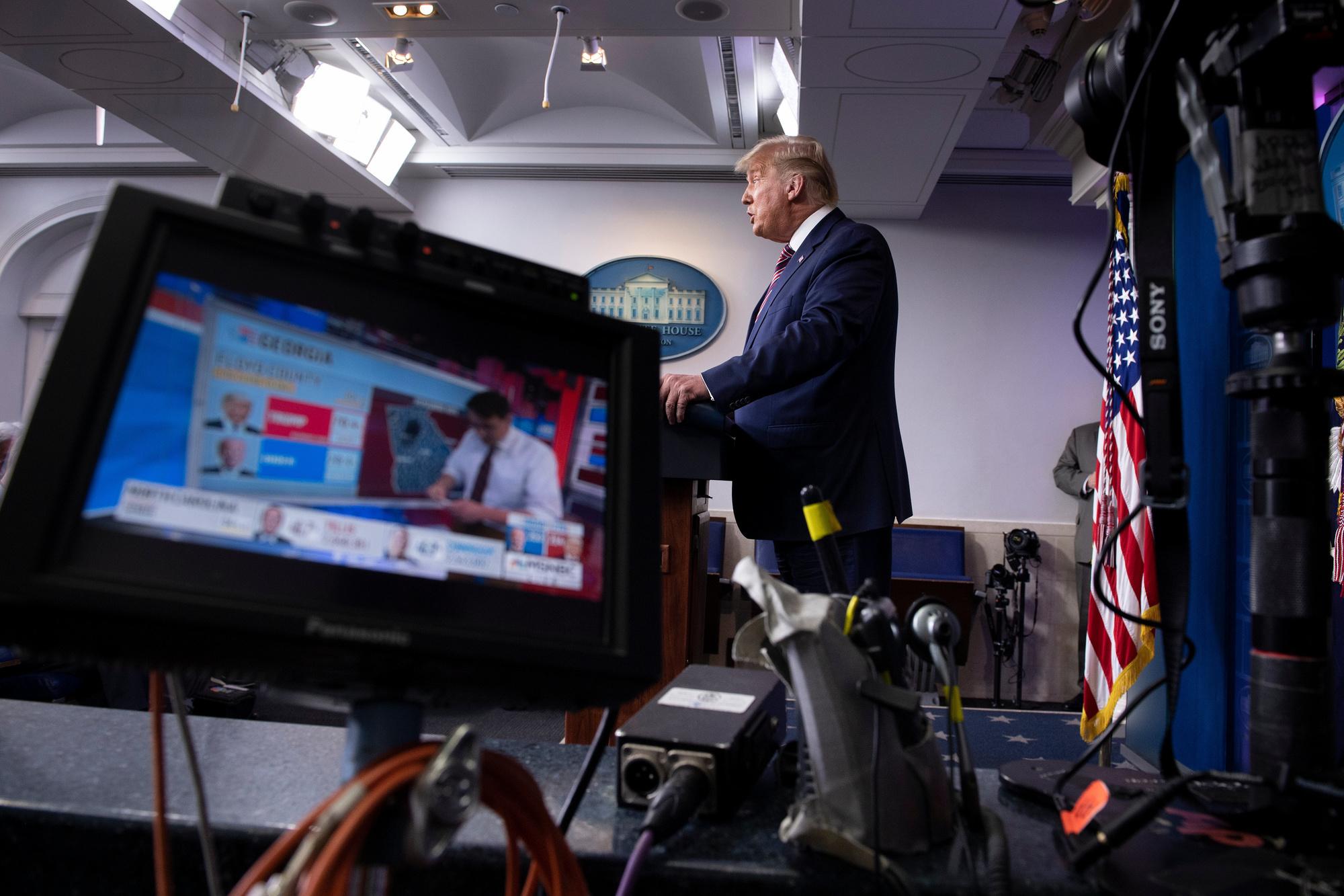 Sans aucune preuve, Trump crie à la triche