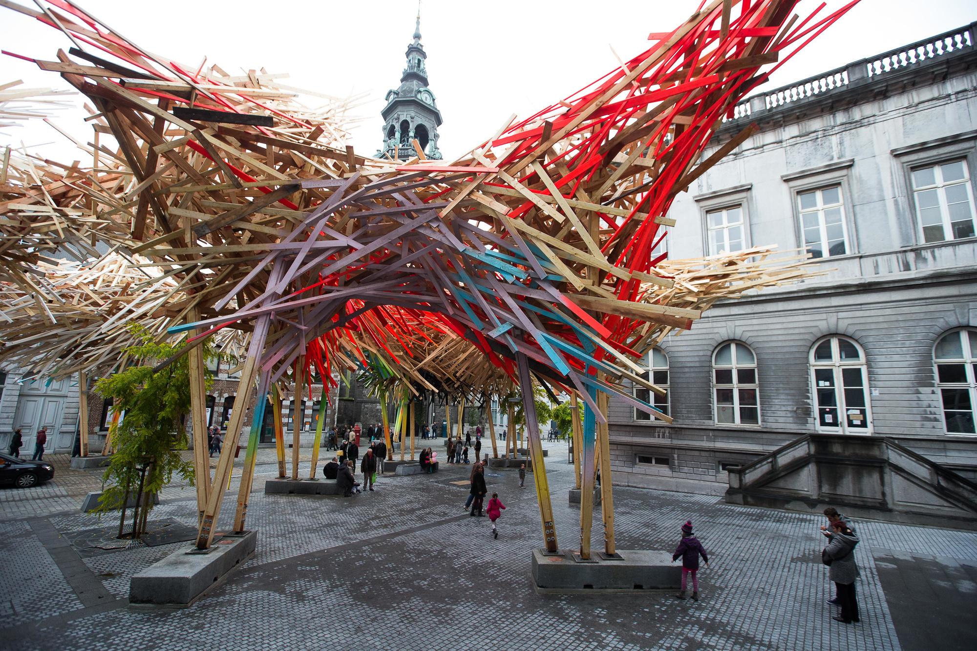 une-exposition-arne-quinze-mons-apr-s-le-d-montage-de-the-passenger