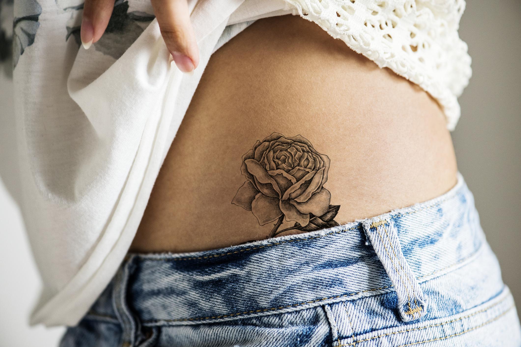 Ces 5 types de tatouages seront partout en 2023