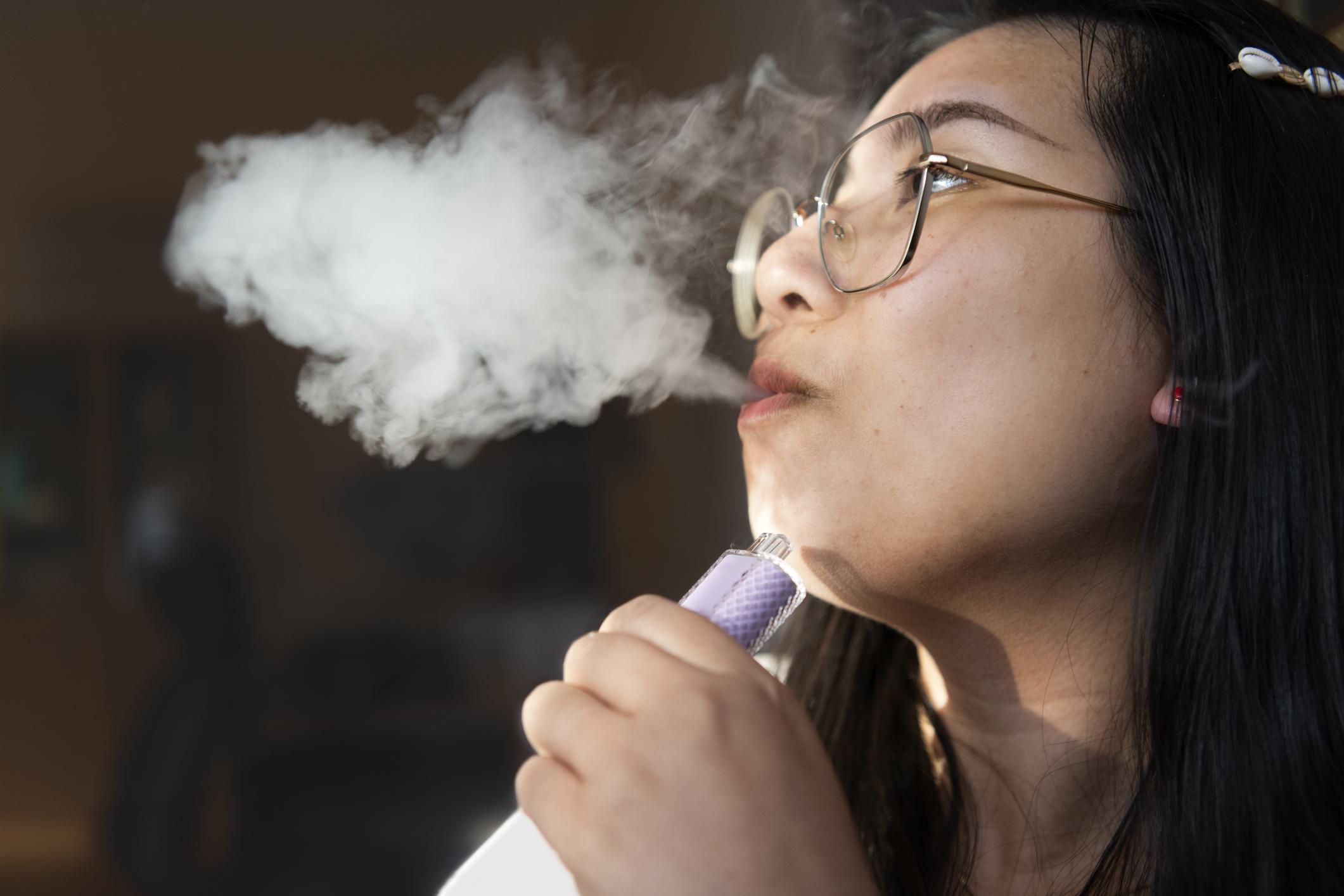 Des vapoteurs de plus en plus jeunes: trois propositions pour anantir les  tentations