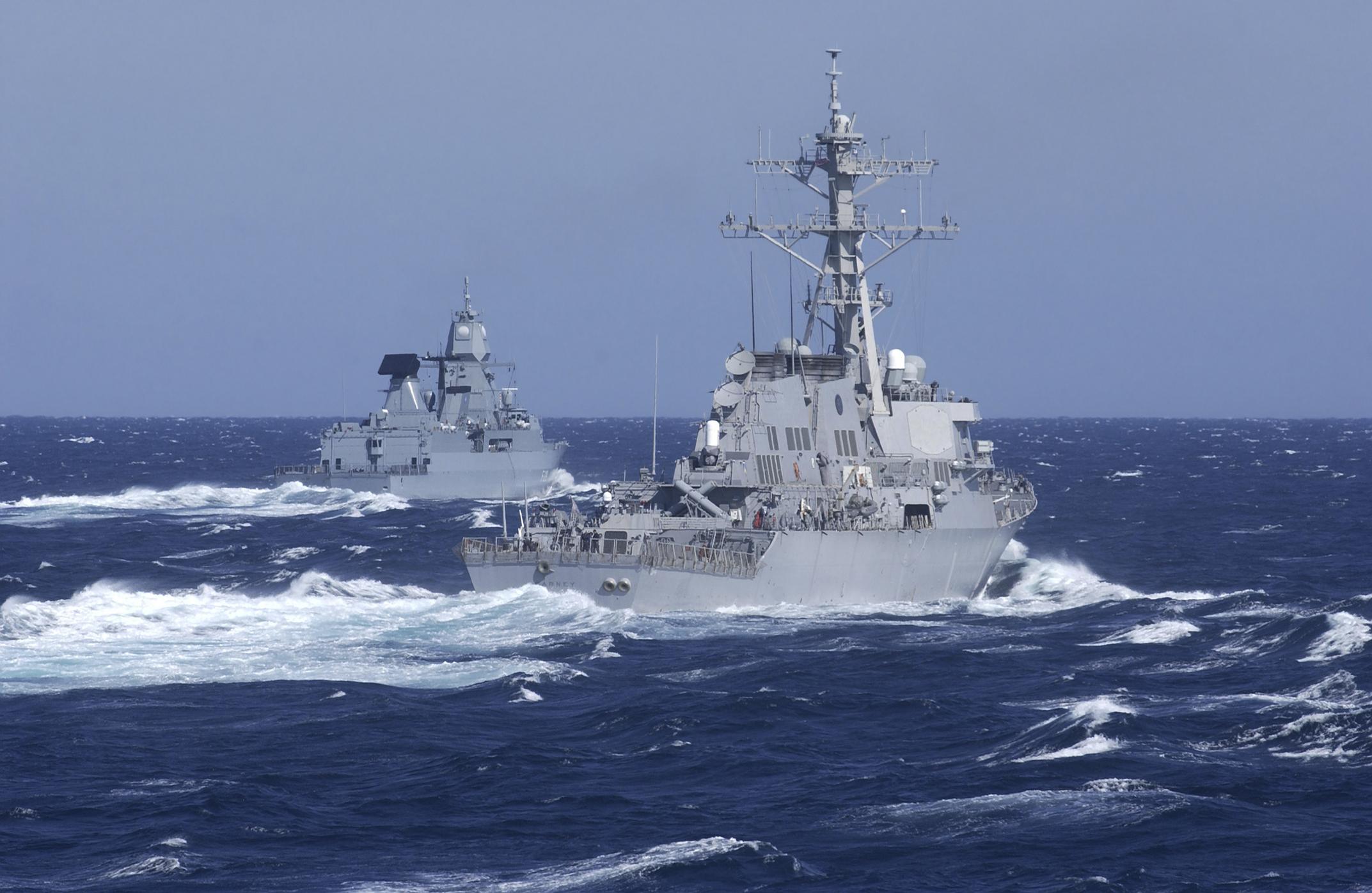 Le destroyer américain USS Carney.