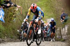 Chasing Cobbles : Mads Pedersen