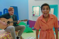 Sarah zingt