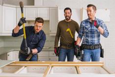 Total renovation : Frères en affaires