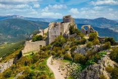 Les aristos : traditions secrètes et vie de château