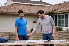 Total renovation : Frères en affaires