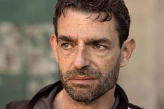 Dolorès, la malédiction du pull-over rouge