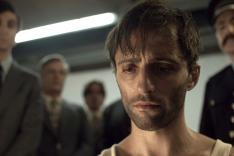 Dolorès, la malédiction du pull-over rouge