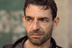 Dolorès, la malédiction du pull-over rouge