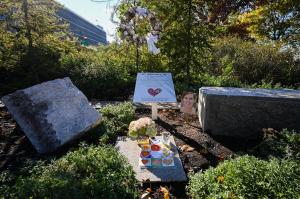 De gedenkplaats voor Ann-Laure Decadt in New York