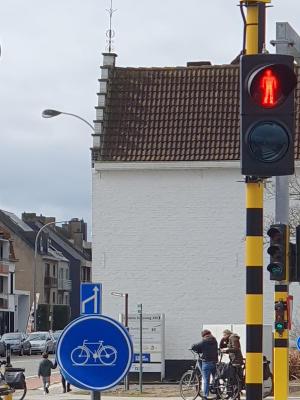 De oversteektijd aan het kruispunt met de N31 Expresweg werd deze week verdubbeld, nadat de Fietsersbond in KW aan de alarmbel trok.