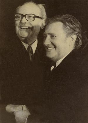 Achiel met schrijver Louis-Paul Boon, laureaat van de Van Acker-prijs.